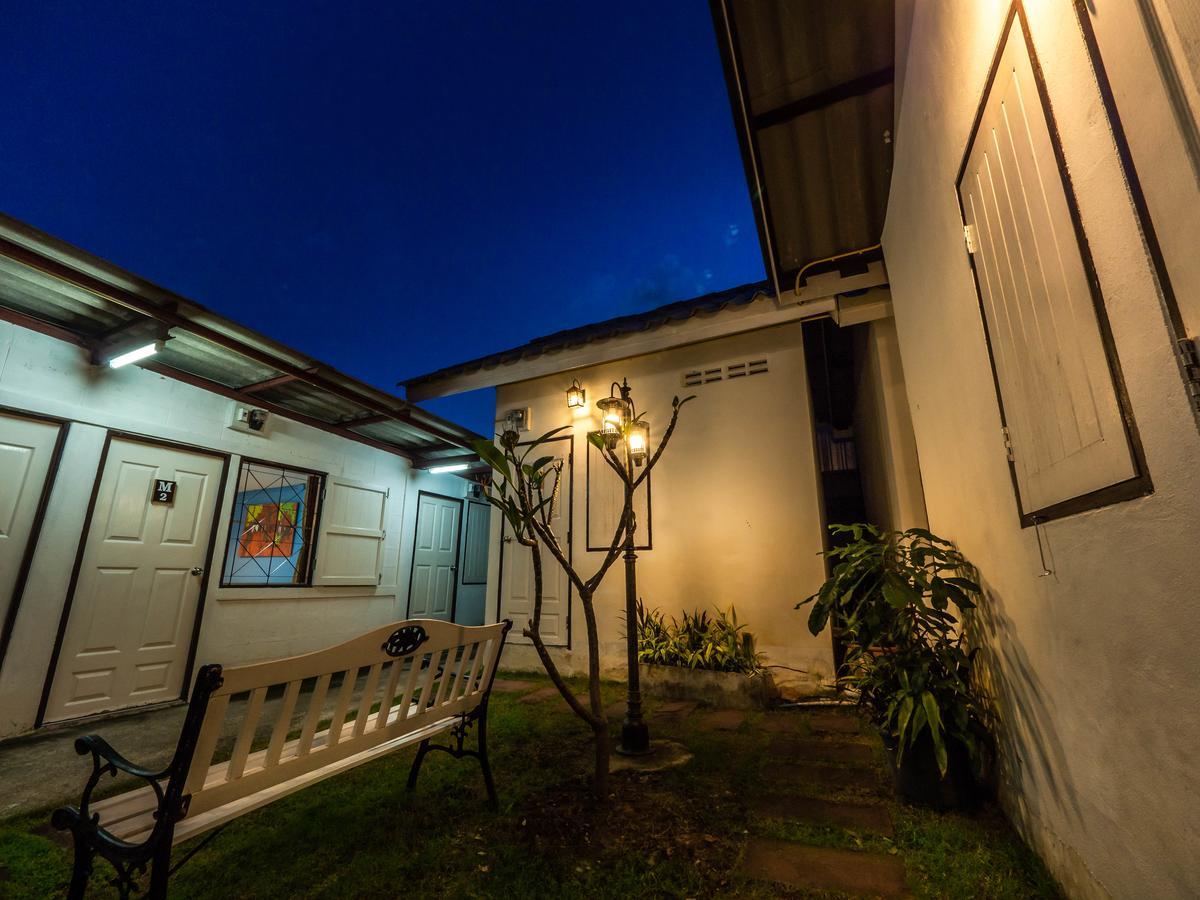 Tommy Huts Hotel Chiang Mai Exterior photo